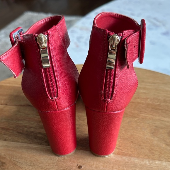 Catherine Malandrino Red Ankle Strap Heels - Picture 5 of 7